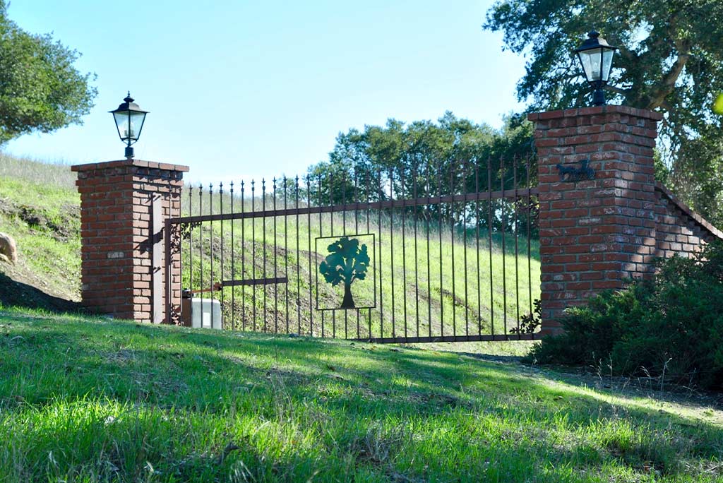 Custom Ranch Entrance Gate In Weatherford Texas